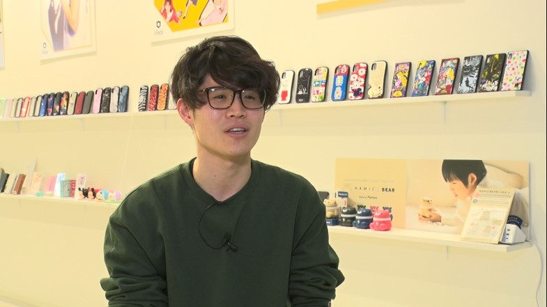 作田優介様がインタビューを受ける様子の写真