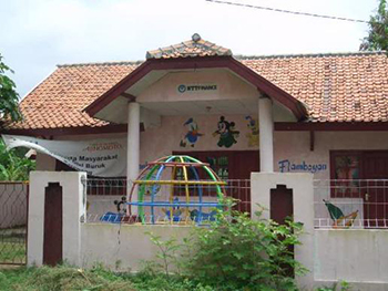 2005年、当社がＰＨＪを通じて建設したインドネシア保育センター